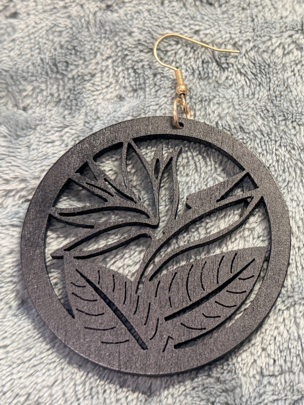 Black Laser-Cut Leaf Circle Earrings - Unbranded